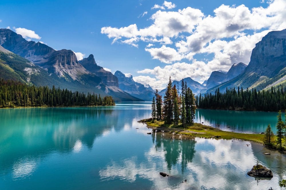 https://www.westtrek.com/wp-content/uploads/2022/05/Maligne-Lake.jpg