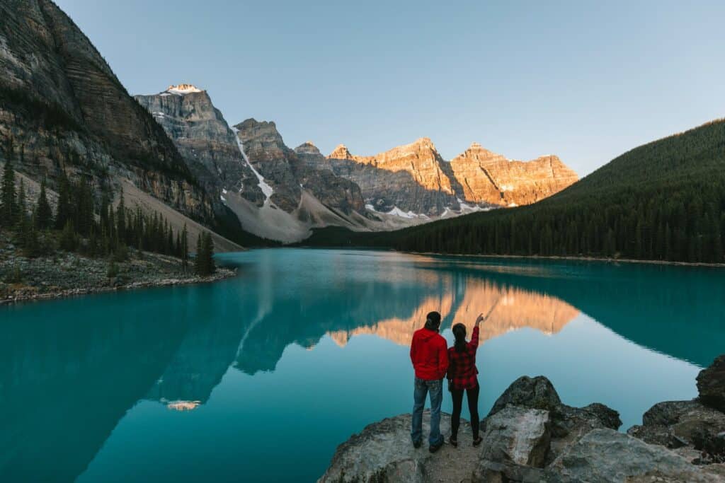 https://www.westtrek.com/wp-content/uploads/2022/10/MoraineLake_ChrisAmat_Pursuit_BanffLakeLouiseTourism1-1024x683.jpg