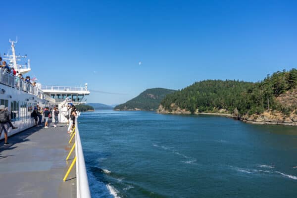 https://www.westtrek.com/wp-content/uploads/2022/10/©DCT-LisanneSmeele-BCFerries-600x400.jpg