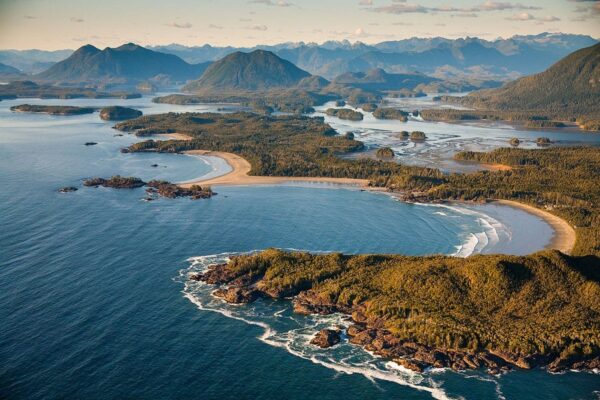 https://www.westtrek.com/wp-content/uploads/2022/11/RDVTour_Tofino14-600x400.jpg