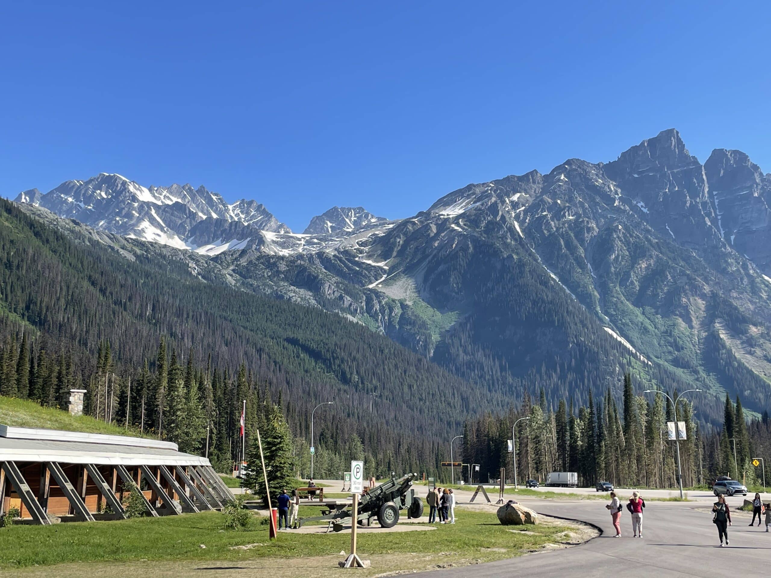 https://www.westtrek.com/wp-content/uploads/2022/11/RogersPass1-scaled.jpg