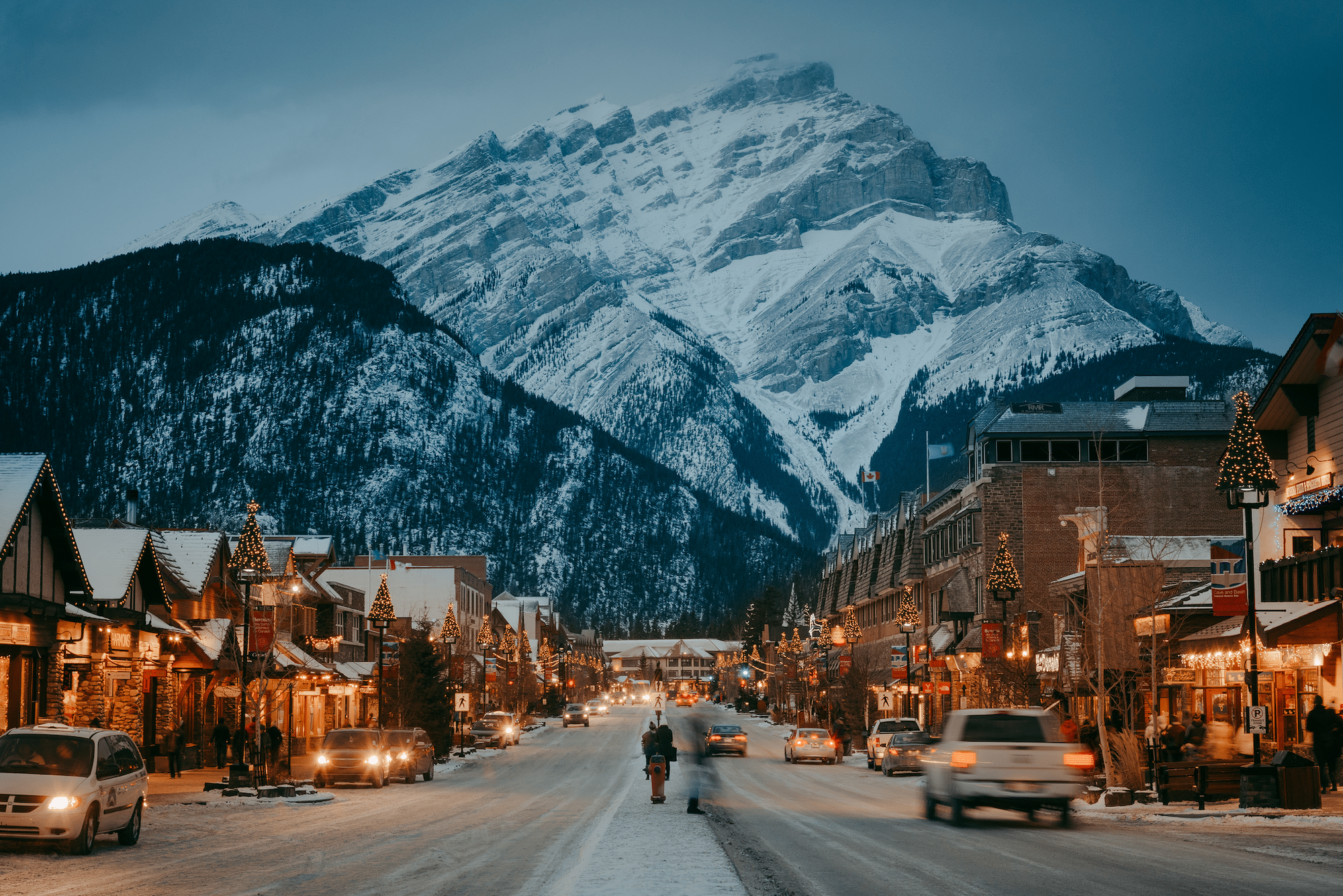 https://www.westtrek.com/wp-content/uploads/2022/11/©TravelAlberta-Banff-WinterHolidays.png