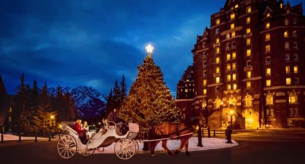 https://www.westtrek.com/wp-content/uploads/2022/11/©TravelAlberta-FairmontBanffSpringsHotel-Christmas-Rockies-600x323.jpg